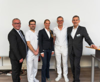 Chefarzt Dr. med. Hans-Wolfram Körner wird nach insgesamt 34 Jahren am Elbe Klinikum Buxtehude in den Ruhestand verabschiedet